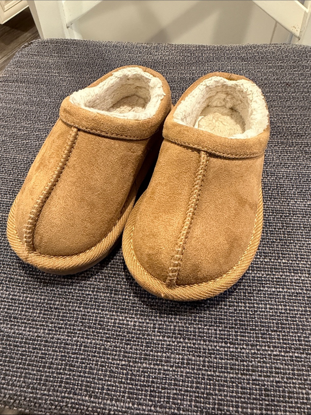 Cat & Jack Kids Tan Cozy Sherpa-Lined Slip-On Slippers
